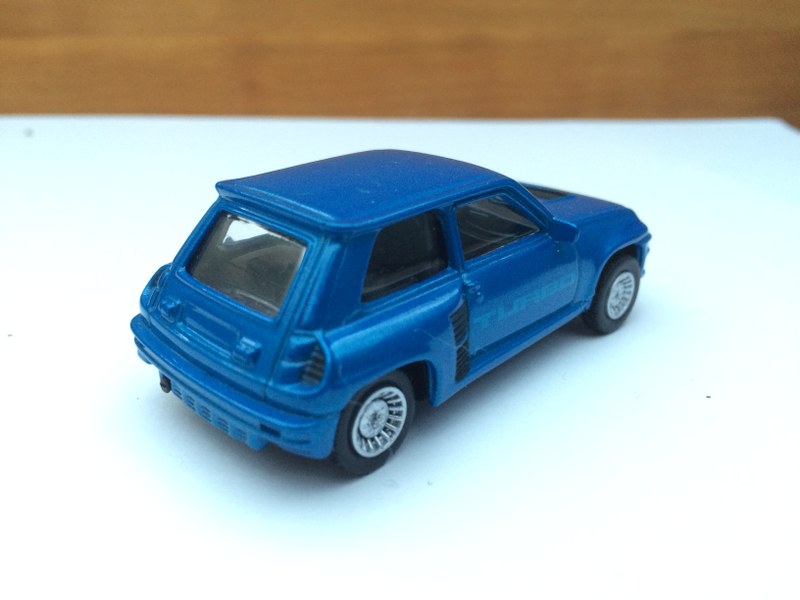 Illustration for article titled French Friday: Renault 5's in all Different Flavors
